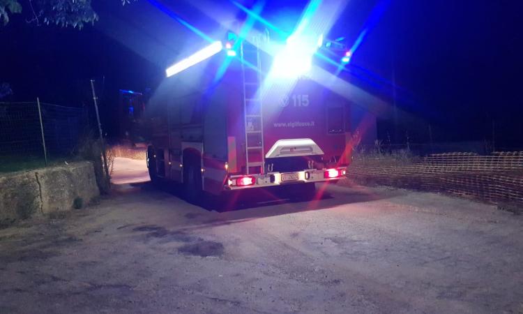 San Ginesio, la pedana del camion cede e l'escavatore lo travolge: uomo a Torrette in elisoccorso