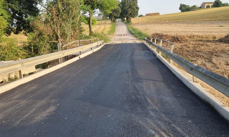 Macerata, riapre il ponte sul fosso Valteia danneggiato dal maltempo: come cambia la viabilità