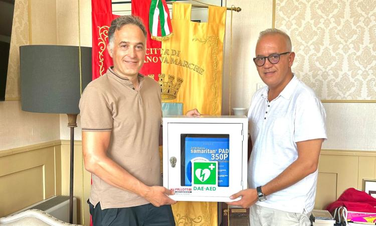 Civitanova, l'azienda Pallottini Antincendi compie 50 anni: donato un defibrillatore al Comune Civitanova, l'azienda Pallottini Antincendi compie 50 anni: donato un defibrillatore al Comune