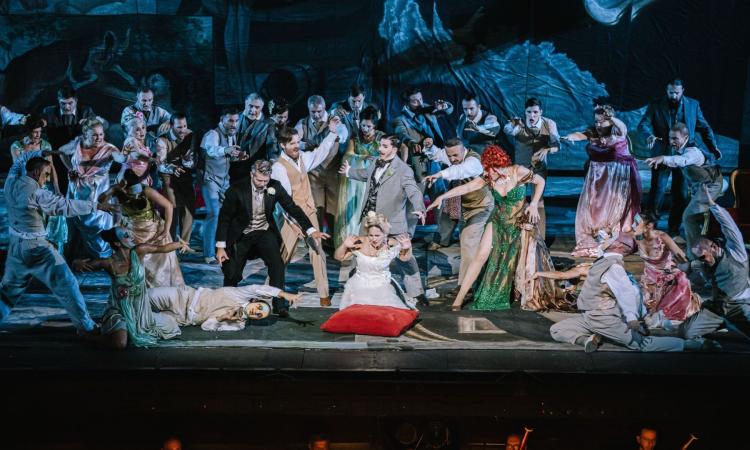 Macerata Opera Festival 2023: torna la celeberrima “Traviata degli specchi” creata nel 1992 da Josef Svoboda