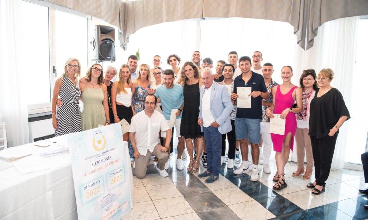 A Villa Giustozzi la consegna dei diplomi dell'Ite "Gentili" di Macerata A Villa Giustozzi la consegna dei diplomi dell'Ite "Gentili" di Macerata