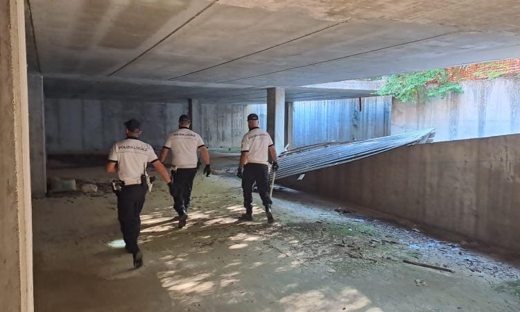 Macerata, alloggio abusivo nel sottopasso: interviene la polizia locale