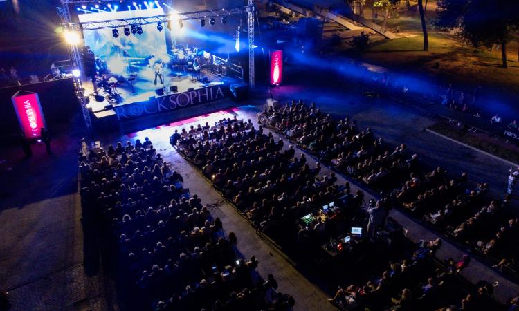 Civitanova, il femminile, l’amore, la morte. Rocksophia racconta la vita Civitanova, il femminile, l’amore, la morte. Rocksophia racconta la vita