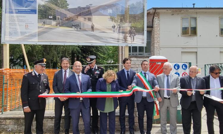 Pieve Torina, al via il cantiere per la nuova caserma dei carabinieri: "Lo Stato c'è" Pieve Torina, al via il cantiere per la nuova caserma dei carabinieri: "Lo Stato c'è"