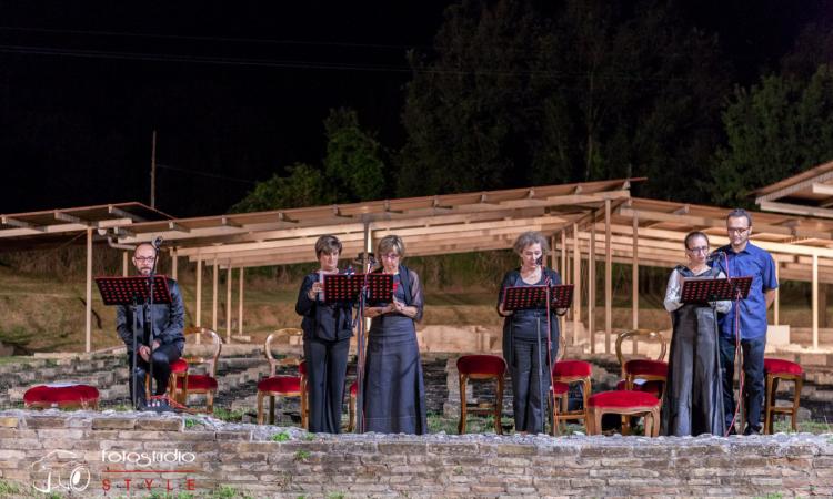"Memorie di Adriano" in scena alle terme romane dell'antica Septempeda "Memorie di Adriano" in scena alle terme romane dell'antica Septempeda
