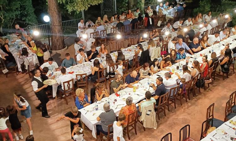 Pollenza, cena evento per la conclusione delle colonie estive: pizza firmata Emanuele P. Pollenza, cena evento per la conclusione delle colonie estive: pizza firmata Emanuele P.