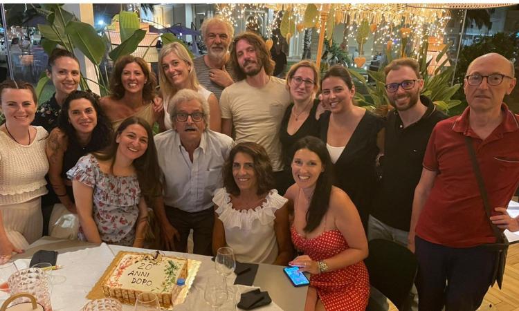 Recanati, 20 anni dal diploma: il quinto G del liceo "Leopardi" si ritrova Recanati, 20 anni dal diploma: il quinto G del liceo "Leopardi" si ritrova