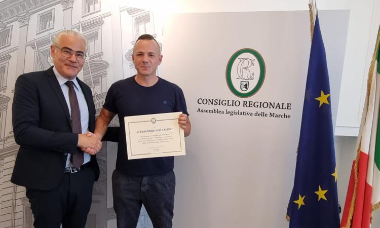 Civitanova, imprese in kayak contro la fibrosi cistica: Alessandro Gattafoni premiato in Regione