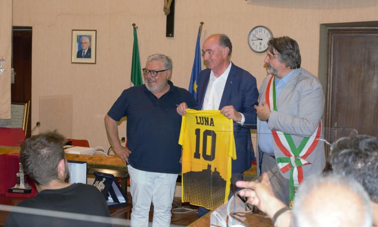 Calcio a 5, la Tre Torri Sarnano festeggia la storica promozione in C1: ricevimento in Comune Calcio a 5, la Tre Torri Sarnano festeggia la storica promozione in C1: ricevimento in Comune