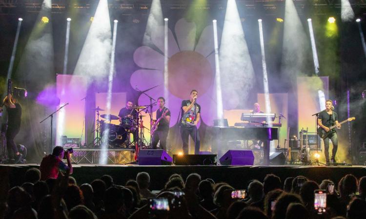 Civitanova, l'amore e la natura secondo Gabbani: il cantautore incanta il pubblico del FestivalVarco