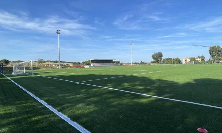 Treia, nuovo manto sintetico per il campo "Sandro Ultimi": il Chiesanuova ha il suo stadio Treia, nuovo manto sintetico per il campo "Sandro Ultimi": il Chiesanuova ha il suo stadio