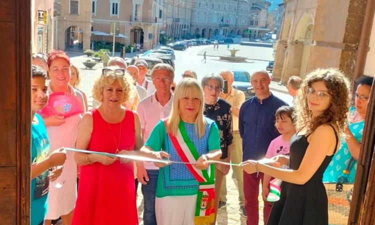 Inaugurata la collettiva "Mostra San Severino": più di 30 artisti presenti tra cui due baby autori Inaugurata la collettiva "Mostra San Severino": più di 30 artisti presenti tra cui due baby autori