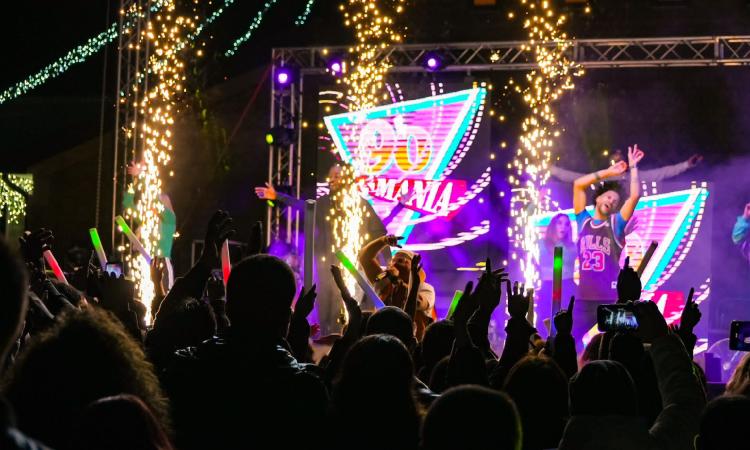 "90 Mania" fa tappa a Porto Recanati: la musica anni Novanta accende piazza Brancondi "90 Mania" fa tappa a Porto Recanati: la musica anni Novanta accende piazza Brancondi