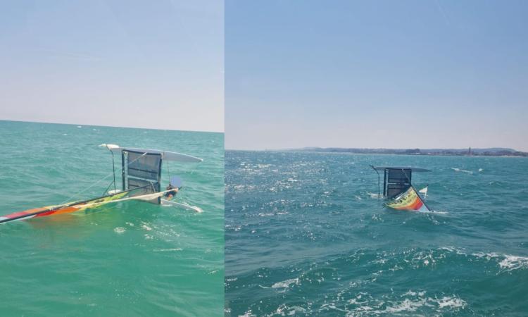Civitanova, c'è troppo vento: si capovolge con il catamarano, salvato dalla Guardia Costiera