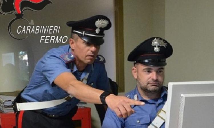 Si finge operatrice postale e si fa accreditare 1800 euro. Poi sparisce: denunciata 40enne