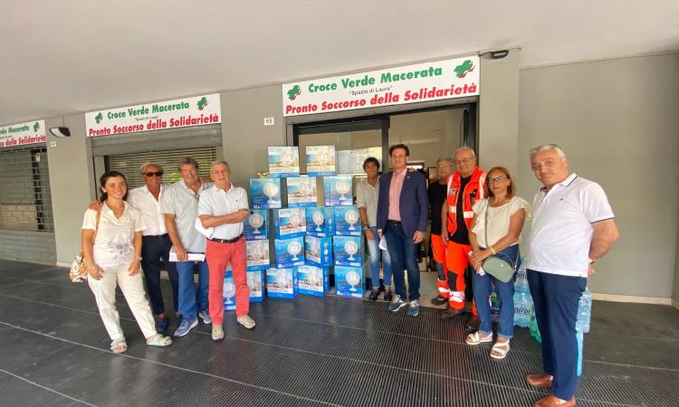 Macerata, il caldo si fa sentire: ventilatori e acqua donati dal Rotary a 20 famiglie