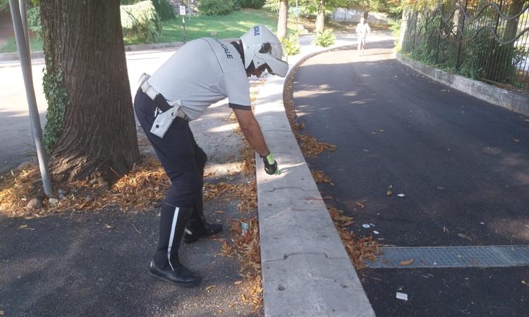 Macerata, choc ai Giardini Diaz: rissa a colpi di machete, un ferito grave (FOTO e VIDEO)