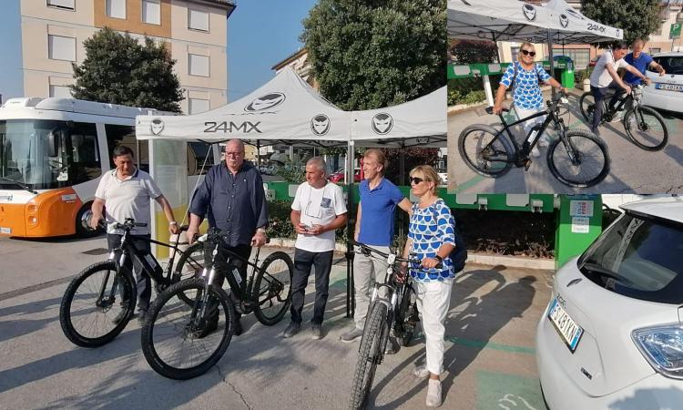 Castelraimondo, nasce la ciclostazione per e-bikes in piazza Dante Castelraimondo, nasce la ciclostazione per e-bikes in piazza Dante