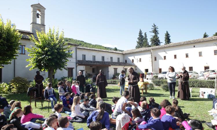 San Severino, la fede non va in vacanza: tanti i pellegrini al monastero di Colpersito