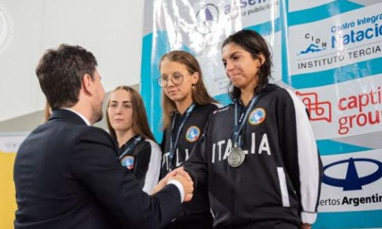 Macerata, la Cera brilla ai Mondiali di nuoto dei sordi: due medaglie d'oro una d'argento Macerata, la Cera brilla ai Mondiali di nuoto dei sordi: due medaglie d'oro una d'argento