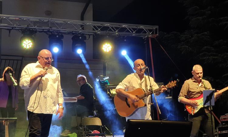 Civitanova, musica e solidarietà per Avis, Aido e Admo: i "No Time" suonano live