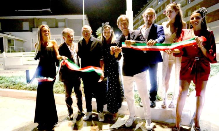 Un'opera d'arte nel cuore di Civitanova: inaugurato lo spartitraffico all'inizio di Corso Umberto I
