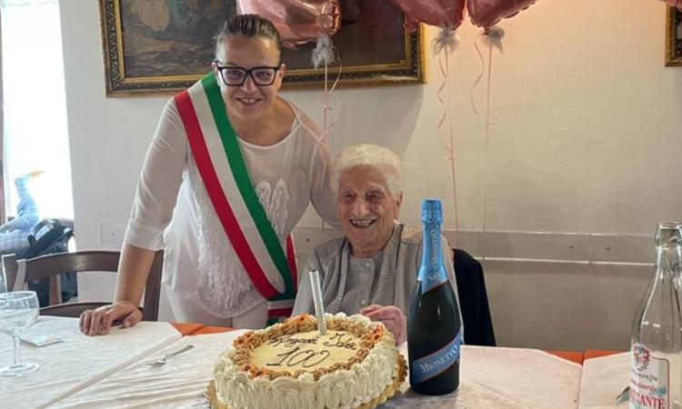 Cingoli festeggia una nuova centenaria: Augusta Matteucci, detta "Ida", spegne 100 candeline Cingoli festeggia una nuova centenaria: Augusta Matteucci, detta "Ida", spegne 100 candeline