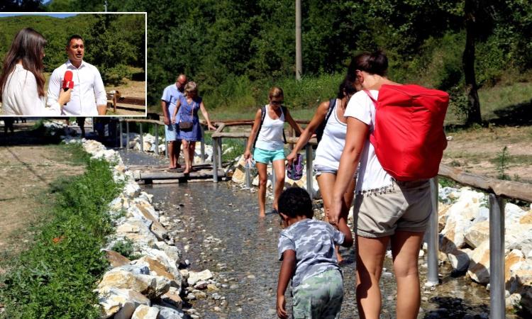 Pieve Torina, il paese che si rigenera con l'acqua: 5mila turisti a settimana con il percorso Kneipp (FOTO e VIDEO)