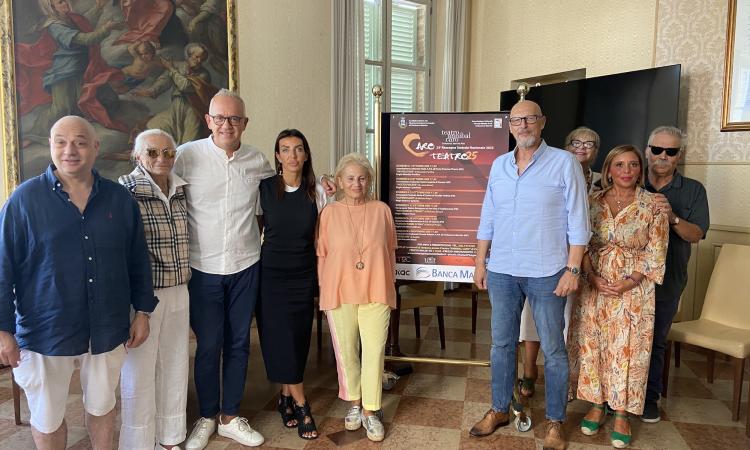 Caro Teatro compie 25 anni: la rassegna nazionale che celebra l’arte e la cultura a Civitanova Alta