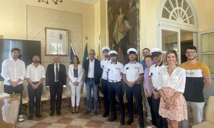 Civitanova, assunzioni in Comune: i nuovi dipendenti ricevuti dal sindaco