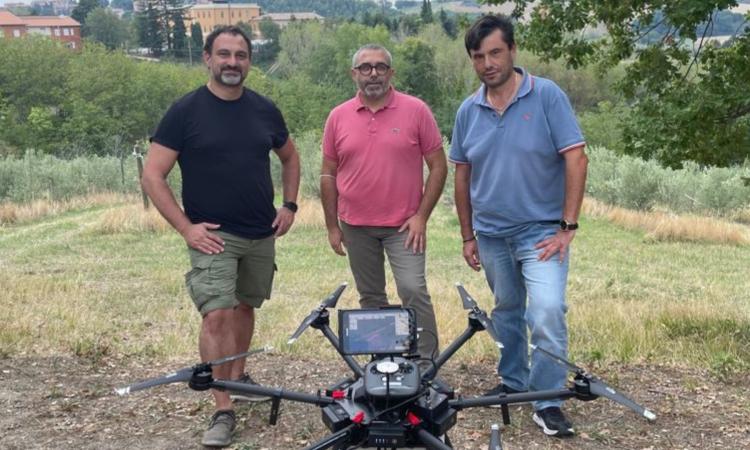 Droni in agricoltura per combattere la mosca dell'olivo: il progetto parte da Macerata Droni in agricoltura per combattere la mosca dell'olivo: il progetto parte da Macerata