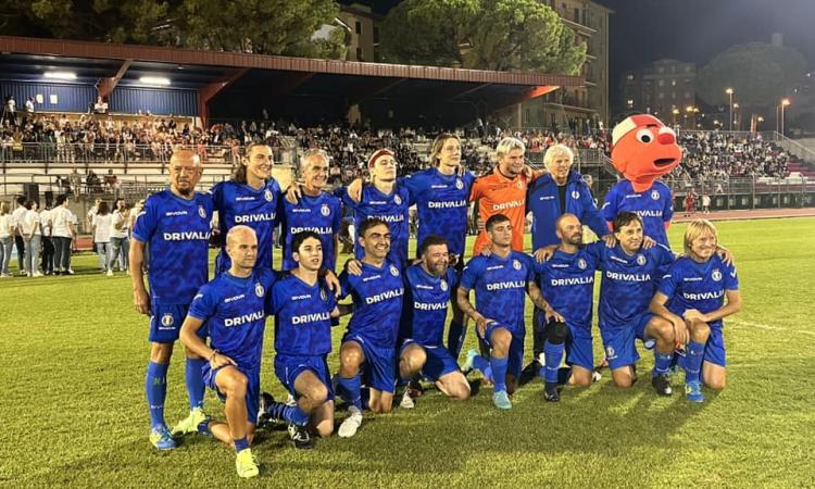 "Rinascere insieme", sconfitta indolore per la Nazionale Cantanti: a Tolentino vince la solidarietà (FOTO) "Rinascere insieme", sconfitta indolore per la Nazionale Cantanti: a Tolentino vince la solidarietà (FOTO)