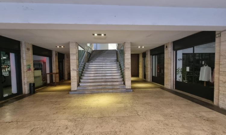 Macerata, un ascensore e una nuova pavimentazione: 130mila euro per riqualificare Galleria del Commercio