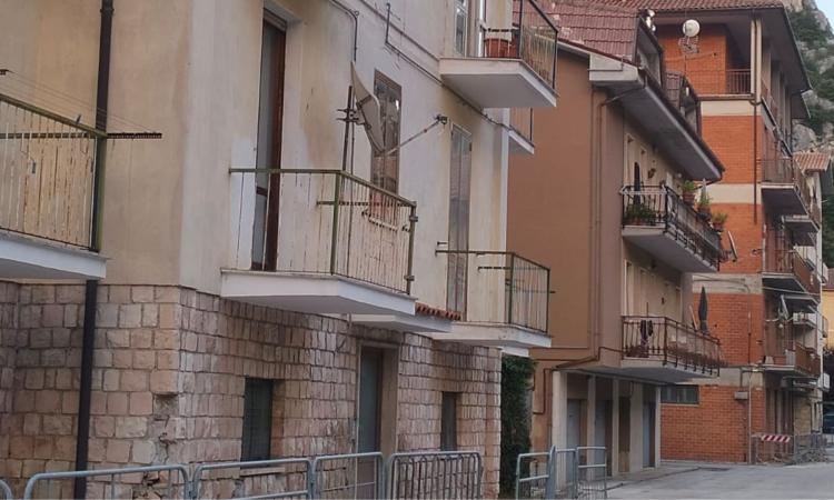 Pioraco, l'Erap ricostruisce 14 alloggi di edilizia popolare danneggiati dal sisma: "Rivitalizziamo il centro" Pioraco, l'Erap ricostruisce 14 alloggi di edilizia popolare danneggiati dal sisma: "Rivitalizziamo il centro"
