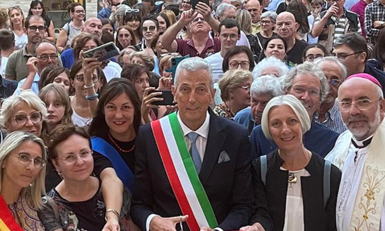 Recanati, taglio del nastro per il plesso scolastico di San Vito: "Un gioiello riconsegnato alla città"
