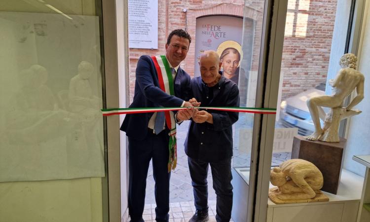 Tolentino, "Dipinti e sculture" dell'artista Enzo Grassettini: mostra aperta fino al 17 settembre Tolentino, "Dipinti e sculture" dell'artista Enzo Grassettini: mostra aperta fino al 17 settembre