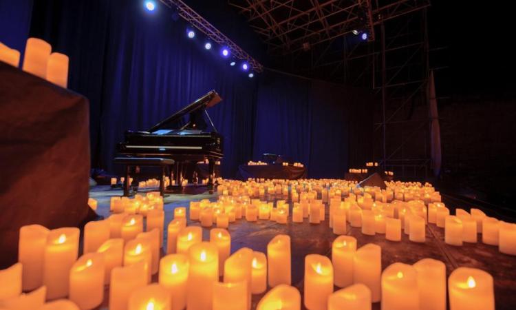 Porto Recanati, una notte indimenticabile illuminata dalla magia delle candele e della musica