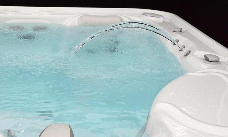 Piscina idromassaggio fantasma, acquistata online e mai consegnata: scoperta truffa