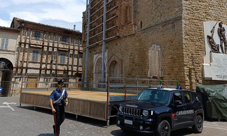 San Ginesio, giovane aggredito con calci in testa per una cartina di sigarette: tre denunciati