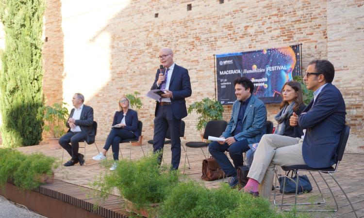 Macerata Humanities Festival, il via all'Orto dei Pensatori: dalla musica giovane agli italiani visti da un inviato