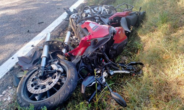 Tolentino, scontro tra auto e moto: due feriti, un 63enne soccorso in eliambulanza