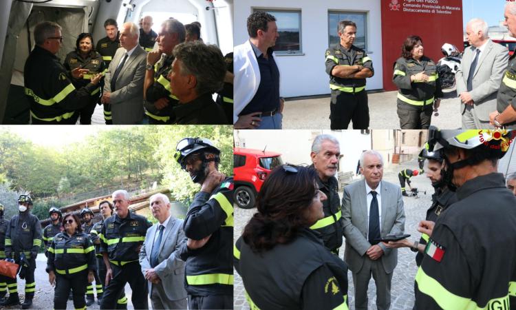 Emergenza sisma, il prefetto Ferdani e il sindaco Sclavi assistono alle esercitazioni dei vigili del fuoco Emergenza sisma, il prefetto Ferdani e il sindaco Sclavi assistono alle esercitazioni dei vigili del fuoco