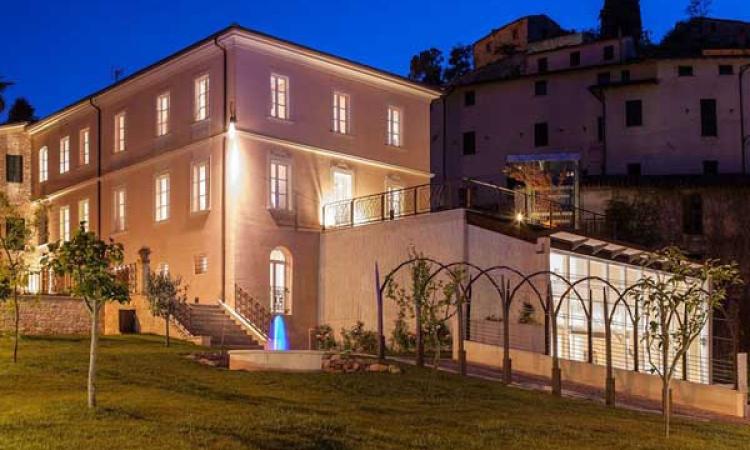Serrapetrona, a Palazzo Claudi una mostra di scultura dedicata alla vernaccia