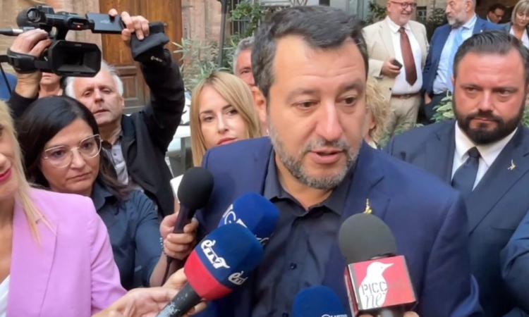 Salvini a Macerata per la Festa della Lega: “Parcaroli? Rivincerebbe anche domani” (FOTO e VIDEO) Salvini a Macerata per la Festa della Lega: “Parcaroli? Rivincerebbe anche domani” (FOTO e VIDEO)