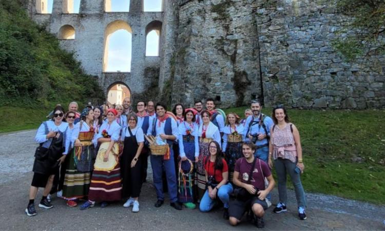 Il gruppo folcloristico di Castelraimondo al festival di Cesky Krumlov