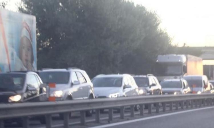 Montecosaro, tamponamento in superstrada: il traffico va in tilt