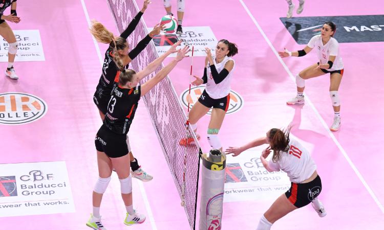 Volley A2, esordio amaro per la Cbf Balducci: Montecchio si impone in quattro set Volley A2, esordio amaro per la Cbf Balducci: Montecchio si impone in quattro set