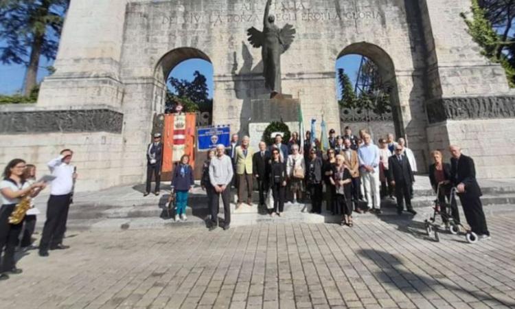 Tolentino celebra il ricordo dei Caduti e Dispersi in guerra: una vita per la "democrazia, pace e libertà"