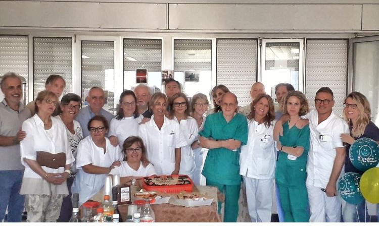Tolentino, l'oculista Marco Rossiello va in pensione: i colleghi lo salutano con una festa Tolentino, l'oculista Marco Rossiello va in pensione: i colleghi lo salutano con una festa