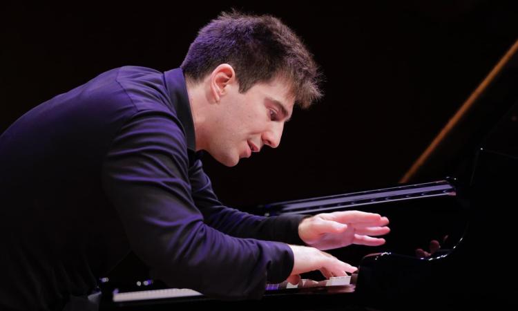 Tolentino, il Politeama accoglie il pianista di fama internazionale Denis Linnik